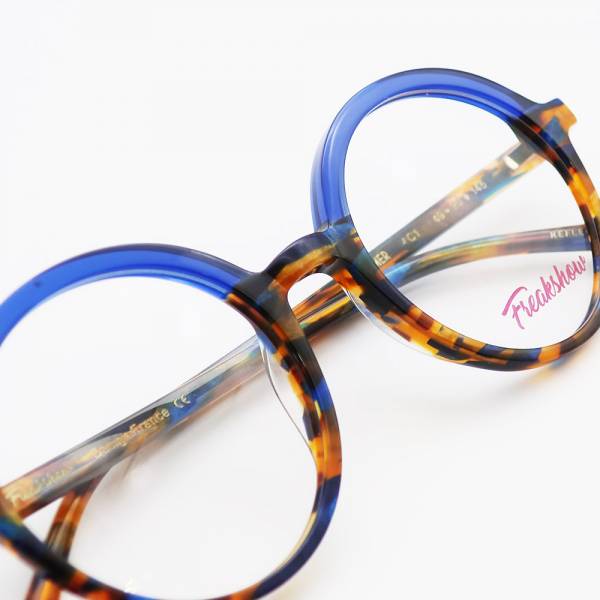Opticien chez qui acheter des lunettes colorées de la marque Freakshow à Marseille centre-ville